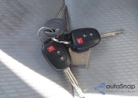 2014 Toyota Highlander Le V6 from USA, damaged, VIN 5TDBKRFH2ES019111